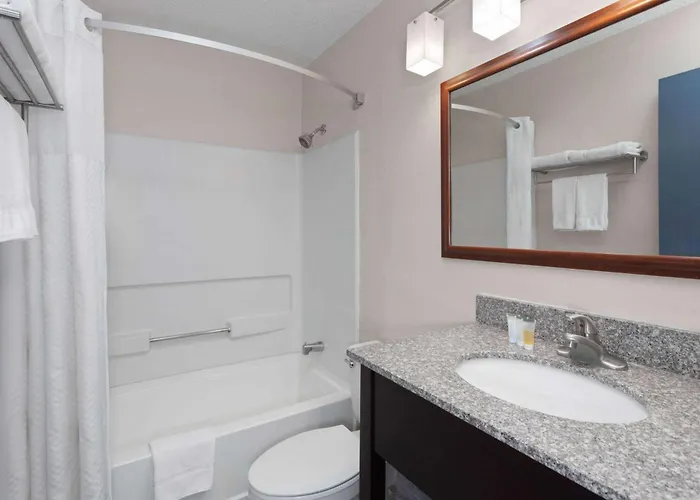 Super 8 By Wyndham Bolingbrook Hotel 2*