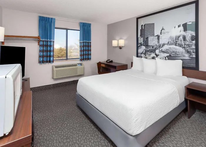 Hotel Super 8 By Wyndham Bolingbrook 2*