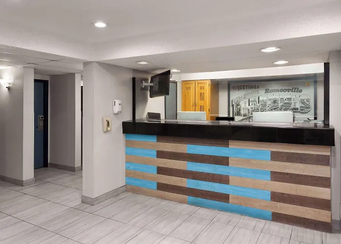 Super 8 By Wyndham Bolingbrook