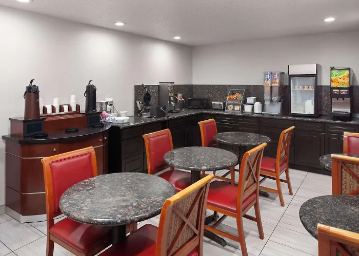 Super 8 By Wyndham Bolingbrook Hotel 2*