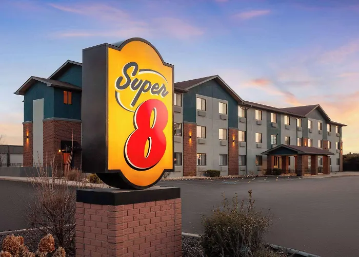 Super 8 By Wyndham Bolingbrook Hotel