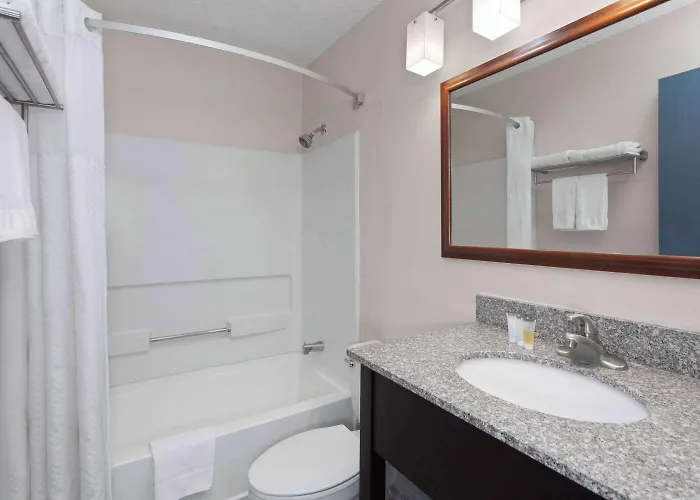 Super 8 By Wyndham Bolingbrook Hotel 2*
