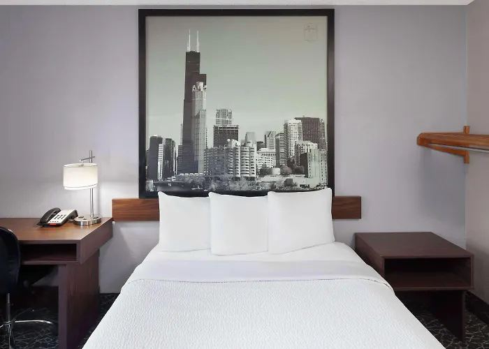 Super 8 By Wyndham Bolingbrook Hotel