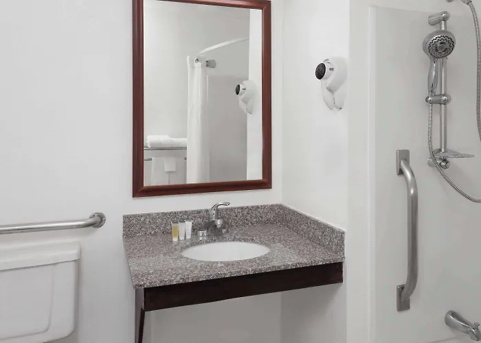 Super 8 By Wyndham Bolingbrook Hotel 2*
