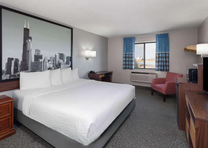 Super 8 By Wyndham Bolingbrook 2*